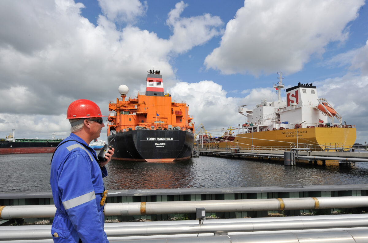 Port of amsterdam schip binnenkomst